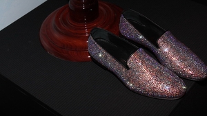 Nu si-a cerut iubita de sotie, dar stie deja cum se va imbraca la nunta cu ea! Stefan Stan vrea pantofi cu cristale Swarovski!
