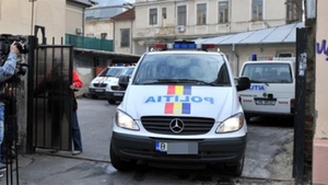 Cele 34 de persoane reţinute pentru furturi de combustibil din rafinării şi aeroporturi, arestate