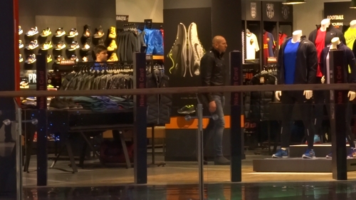 Bogdan Stelea isi cauta din poarta-n poarta echipament sportiv. Degeaba sunt reduceri, nu i-a picat nimic in plasa