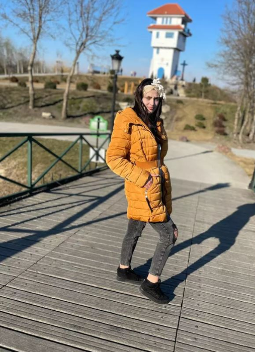 Adina Asăvoaiei a devenit mămică pentru prima oară! ”Păpușa de la Glina” ar fi născut în mare secret la doar 17 ani