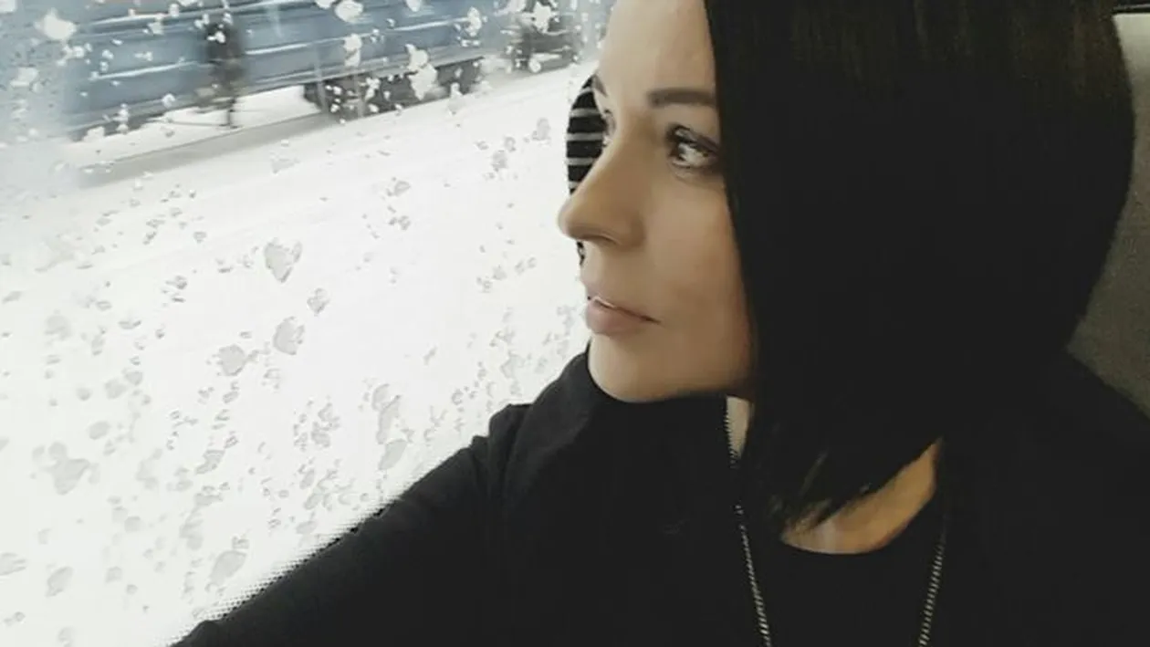 ANDREEA MARIN a ales să călătorească de la Braşov la Bucureşti cu trenul, în ciuda condiţiilor meteo. Cum a fost drumul
