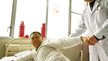 VIDEO Lectie de supravietuire! A ramas fara picioare si organele genitale, dar a ajuns multimilionar in dolari!