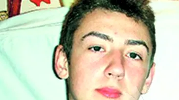 A sarit de la etaj dupa ce a picat BAC-ul