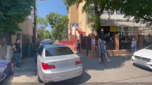 Bacalaureat 2022. Un elev din Capitală și-a lăsat BMW-ul în drum și a fugit să nu piardă proba la limba română. Ce s-a întâmplat la scurt timp