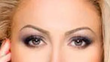 A avut curaj sa se fotografieze la 37 de ani imediat dupa ce s-a trezit, fara machiaj. Nici n-o recunosti, dar e celebra