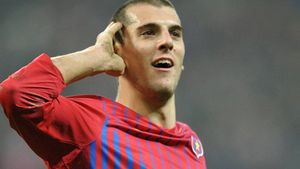 Ce s-a întâmplat cu Stefan Nikolic, atacantul dat afară de Becali pentru indisciplină. E în mare formă, tocmai a marcat contra Stelei Roşii Belgrad! 
