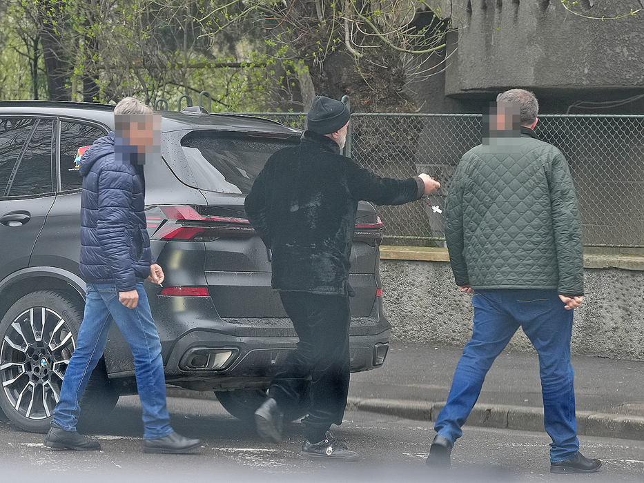Gigi Becali, împreună cu doi bărbați