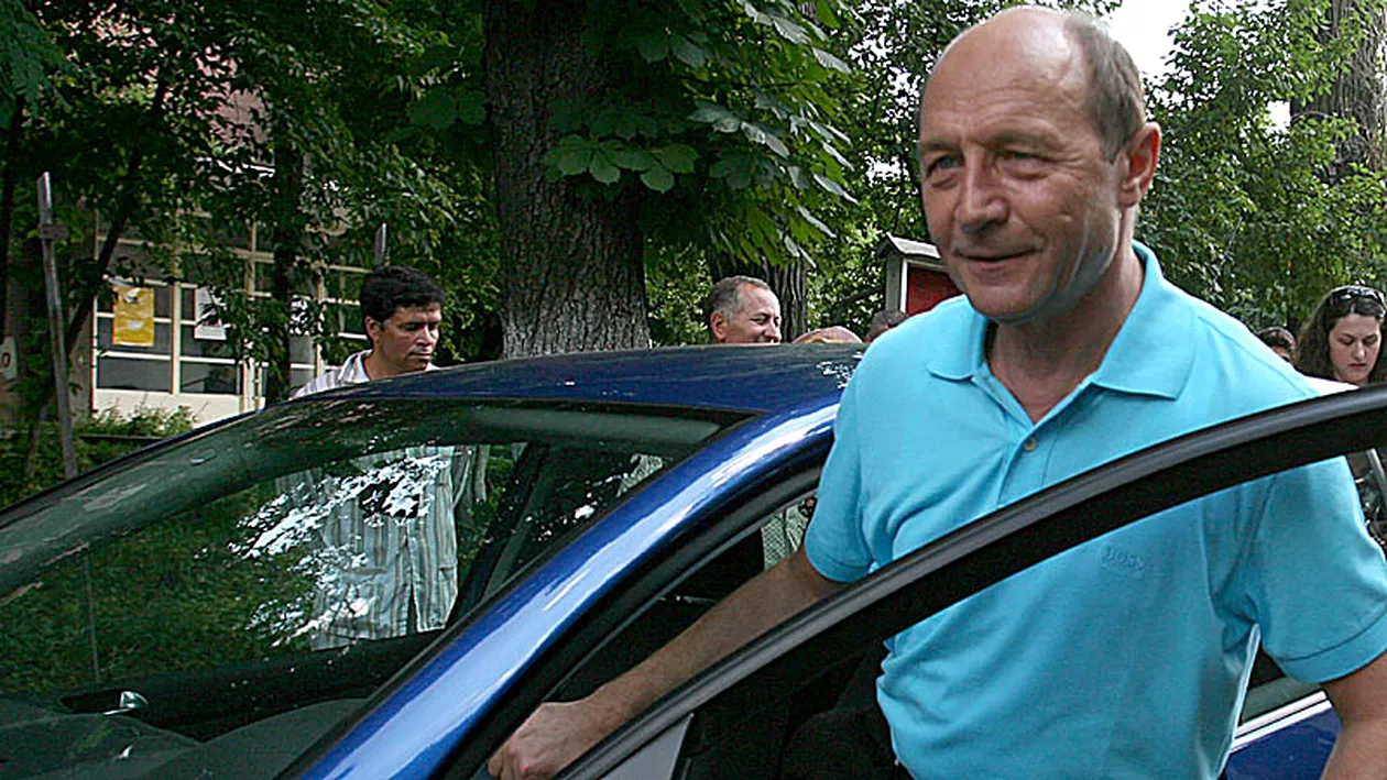 Presedintele Băsescu a fost implicat intr-un ACCIDENT rutier
