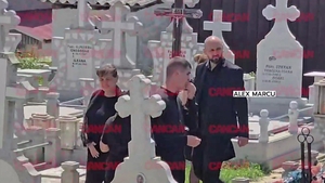 Gestul făcut de Alex Marcu, în timp ce sicriul cu trupul neînsuflețit al Teodorei Marcu cobora în groapă. Ți se rupe sufletul!