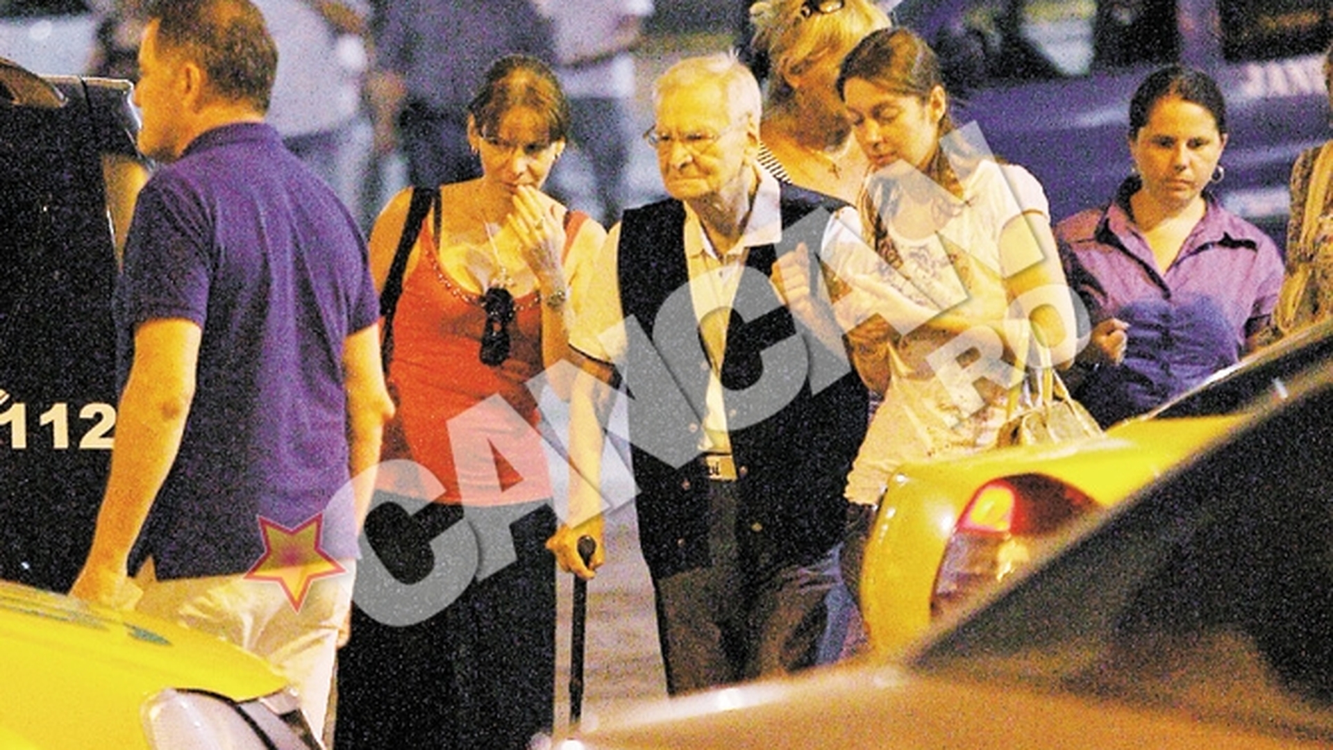Radu Beligan a starnit mari emotii clientilor de la terasele din zona Teatrului de Comedie! Aplaudat pe strada, in Centrul Vechi