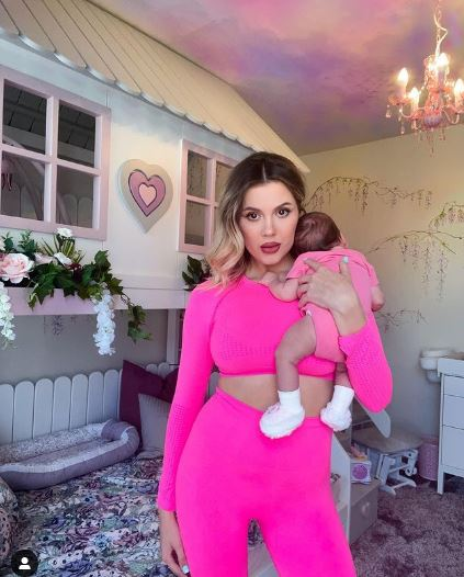 Emily Burghelea și-a fixat obiectivul: ”Vara asta vreau să fiu bine în costum de baie!” Cum arată la 8 săptămâni de când a devenit mămică