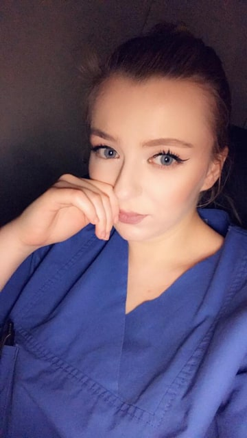 Karina este asistent medical la un spital din Germania și luptă acum cu pandemia de coronavirus, din prima linie