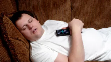 Cum poţi să câştigi 100.000 de dolari doar ca să stai în pat?! Trebuie să te înscrii pe o listă şi... Este jobul de vis!