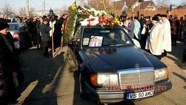 Acuzații acide la înmormântarea lui Vasile Mihalachi: “I-au dat ghionturi si l-au trimis la pensie!”