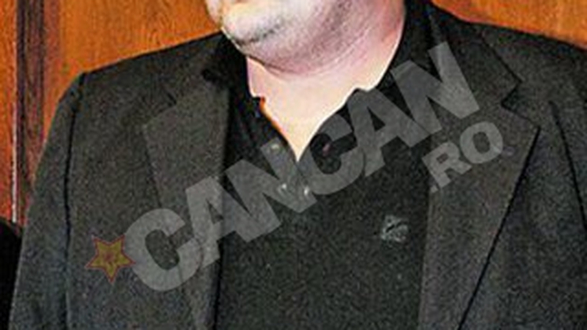 Un prieten a trait sub teroarea gripei porcine dupa ce a vorbit cu actorul: "Toni Tecuceanu scuipa sange"