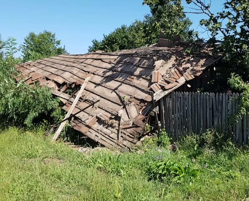 Acoperișul casei din Răzvad s-a prăbușit peste bărbatul de 60 de ani