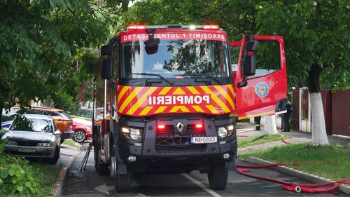 Incendiu devastator în Timișoara. O femeie a murit după ce a încercat să scape sărind de la mansardă