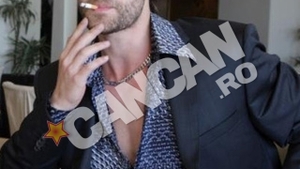 E fan Andra, dar si un excelent luptator MMA! Brad Pitt de Romania, "incoltit" de fane in Manhattan! Citeste senzationala poveste de viata a celei mai cunoscute sosii a actorului!