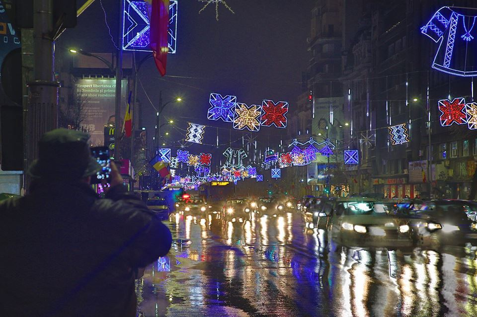 VIDEO / S-au aprins luminiţele de Crăciun! Programul din Bucureşti şi din ţară