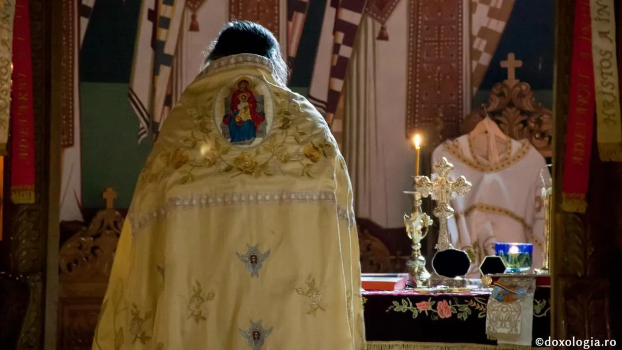 Caz șocant în Botoșani! Doi preoți, acuzați că le-ar fi cerut credincioșilor vaccinați să iasă din biserică