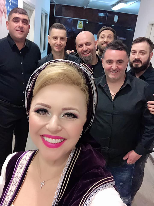 Cornelia și Lupu Rednic, despre viața în sărăcie la mașină de 80.000 €! NU îi recunoști la propria lor nuntă de acum 27 de ani