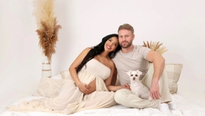 Scandal internațional! Vedetă TV din SUA, lăsată gravidă de un actor român, deși e măritată cu altul