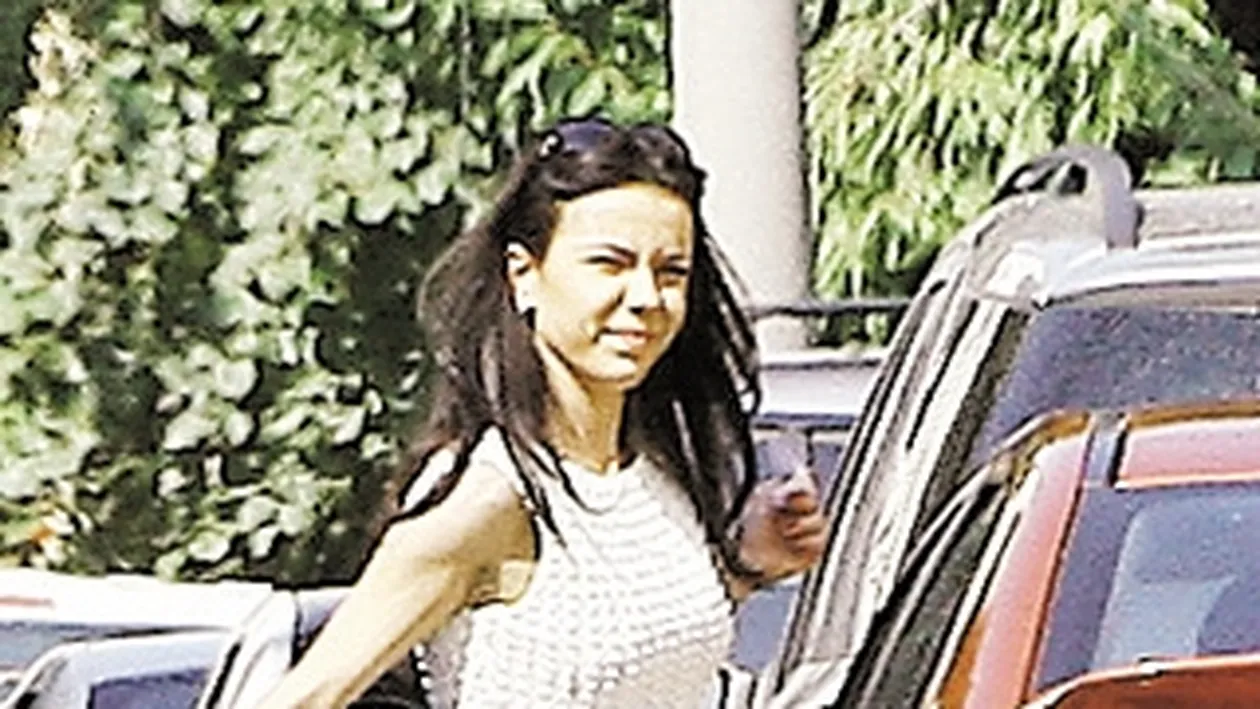 Scapata de arest, proxeneta VIP-urilor is back in business! Andreea Marta s-a revigorat la un salon de lux