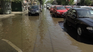 Centrul Bucurestiului, sub apa calda! O teava s-a spart, iar o intersectie este inundata!