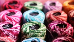 Cel mai scump și vechi material din lume. Este pe cale de dispariție și este produs de o specie rară de scoici prețioase