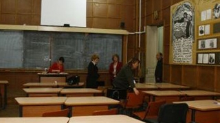Peste 380 elevi de la doua scoli din Vaslui au fost trimisi acasa din cauza frigului din clase!