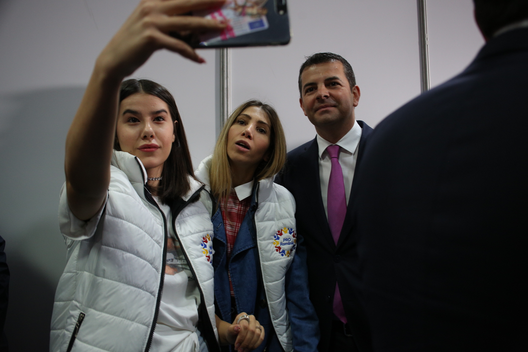 Denisa Potecaru și Silvia Popescu, alături de Daniel Constantin