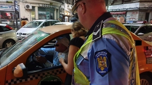 Ce a pățit acest taximetrist din Centrul Vechi din București, după ce a refuzat să o ia pe femeia din imagine