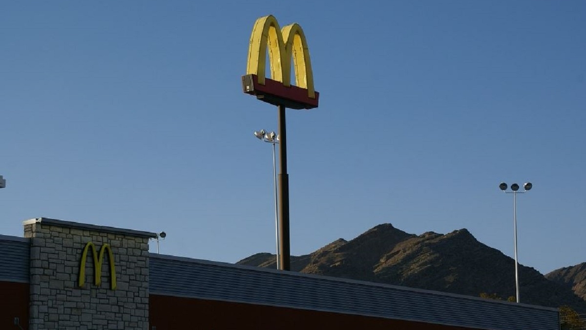 Un bărbat i-a dat o lecție pe viață unei femei în timp ce erau la McDrive: “Ea va învăța azi”. Cum l-a scos din minți pe individ