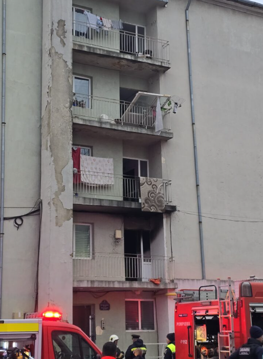 Explozie puternică într-un bloc din Focșani, urmată de incendiu. Informații de ultimă oră/ sursă foto: social media