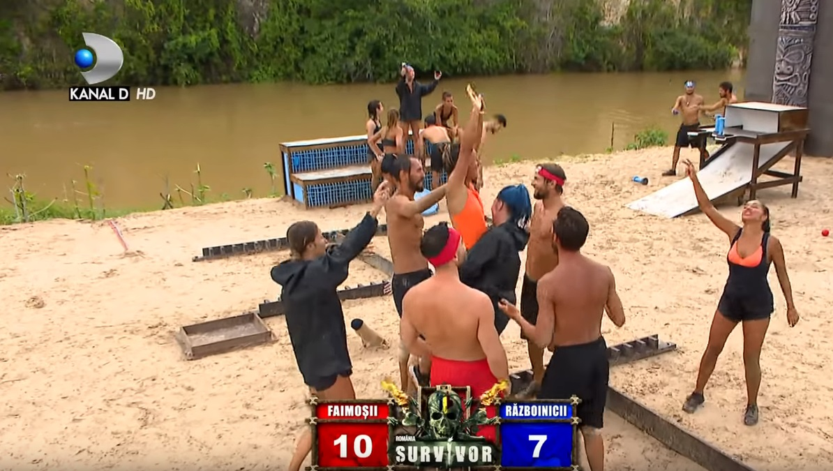 Imagini scandaloase cu Graţiela, la Survivor România! Andrei Duban, ce mai zici de data asta? A sărit şi l-a pupat, fără să îşi dea seama că este filmată