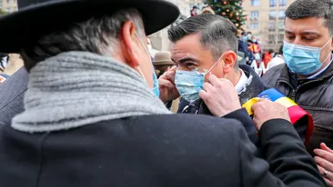 Emil Constantinescu cu cerneala, Mihai Chirică cu iaurtul. Primarul din Iași, protagonistul unui incident amuzant. FOTO