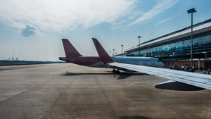 Incident trist pe aeroportul din Denver. Un bărbat a murit după ce a fost lovit de un avion pregătit de decolare