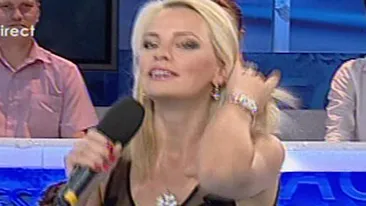 Mariana Rosca cu sanii la vedere in direct la Acces Direct! A purtat o rochie transparenta din creatia proprie!