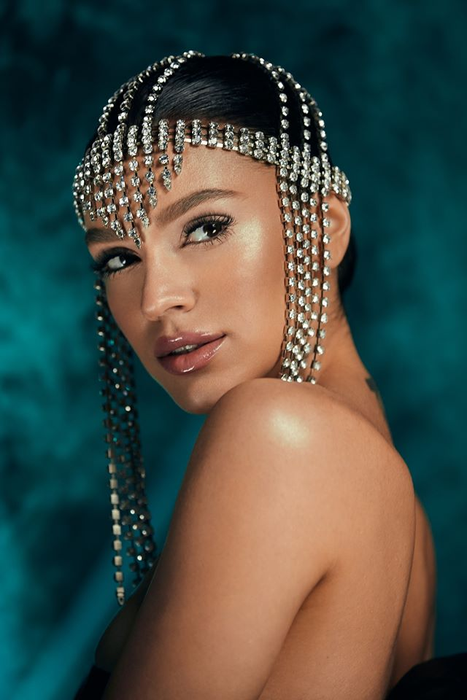 Karmen și-a lansat noua melodie în colaborare cu tatăl ei, Adrian Minune! Artista a fost dur criticată pentru celebra manea