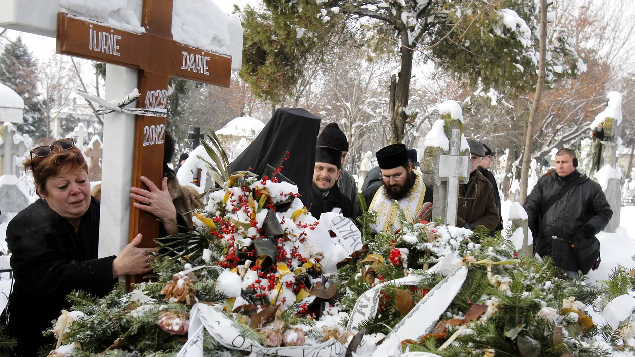 Anca Pandrea are o metoda inedita de a-l avea aproape pe Iurie Darie de Craciun! Va impodobi bradul cu pozele lui!