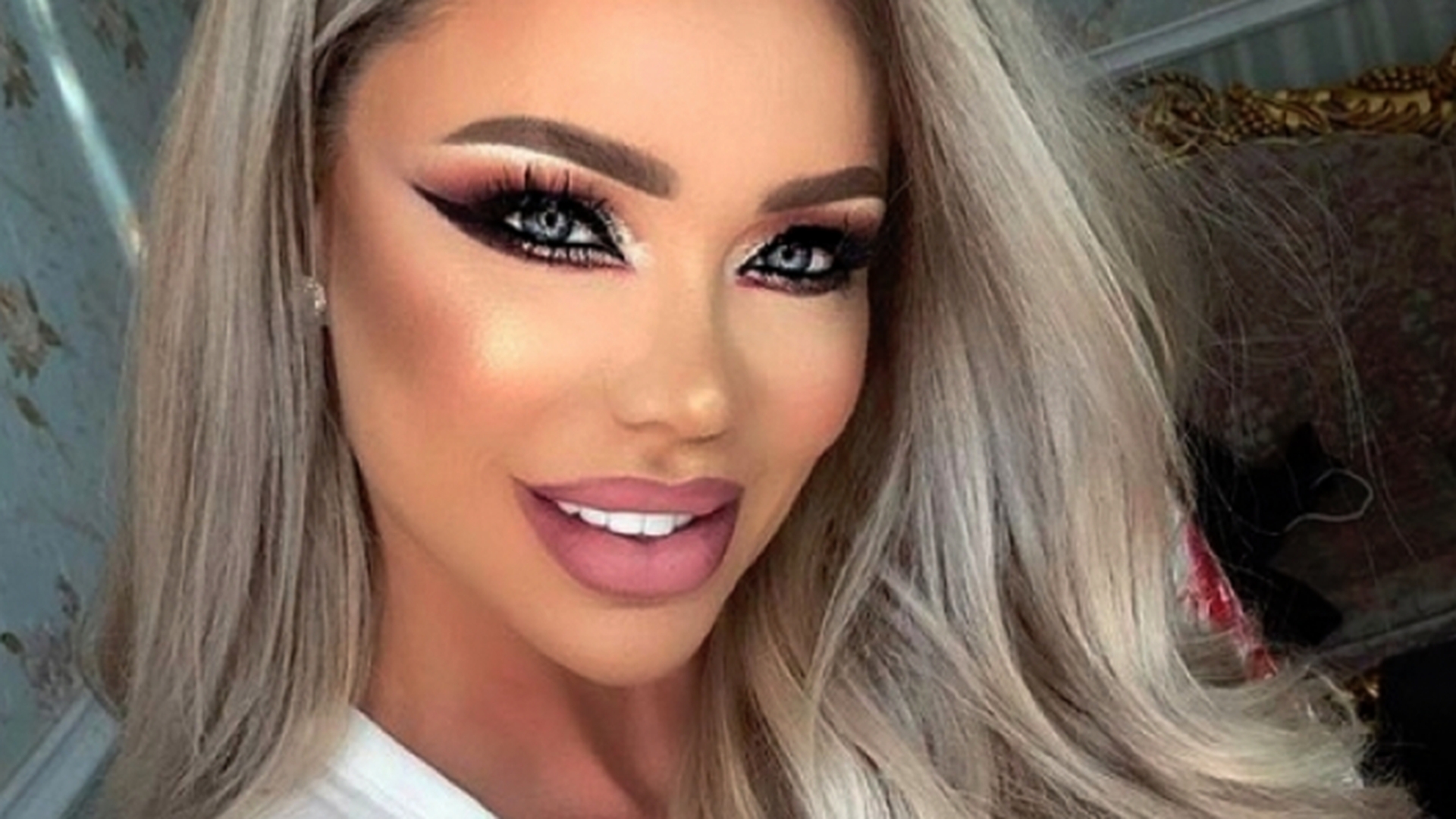 Bianca Drăgușanu, așa cum rar este văzută. Fosta soție a lui Alex Bodi s-a pozat nemachiată și goală în pat…