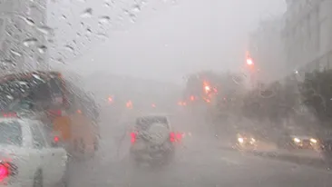 Cod galben de ploi si vijelii in toata tara! Vezi in ce zile trebuie sa-ti iei umbrela dupa tine!