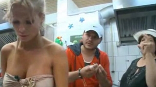 Scandal monstru intre Simona Sensual si doamna Bamboi: "Fata asta spala cutitul de zici ca freaca sc*le de barbati"