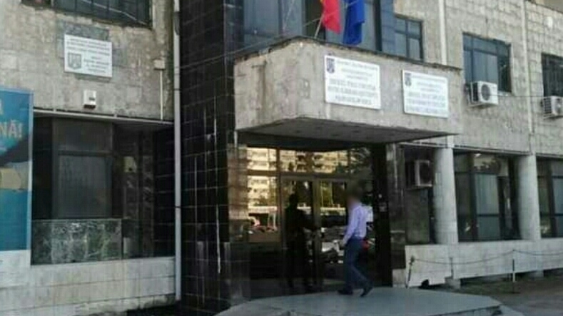 Document exploziv! O instituţie din Dâmboviţa, asaltată zilnic de persoane care ar trebui să fie în izolare