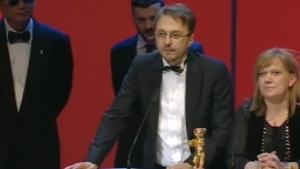 România are cu ce se mândri! Filmul "Poziţia copilului" a câştigat trofeul Ursul de Aur, la Berlinala 2013