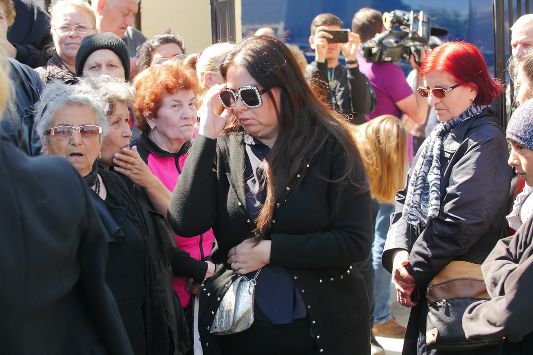 Vica Blochina, Oana Roman, Cătălin Botezatu și Raluca Bădulescu, distruși de durere la înmormântarea lui Răzvan Ciobanu. FOTO EXCLUSIV