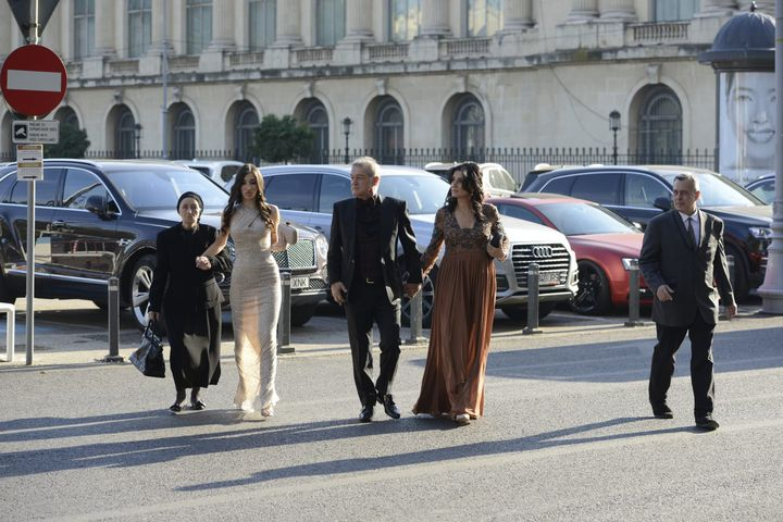 Imagini senzaționale cu Gigi Becali, pe ringul de dans, la cununia fiicei sale