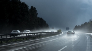 Prognoza meteo în weekend. 15 județe sunt vizate de vijelii și ploi torențiale. Săptămâna viitoare urmează caniculă