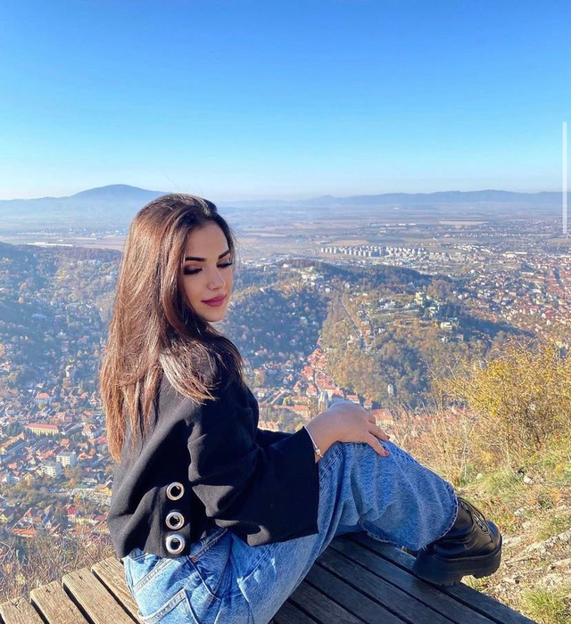Cum arată şi din ce face bani Alesia, fiica cea mare a Danei Marijuana? Foto
