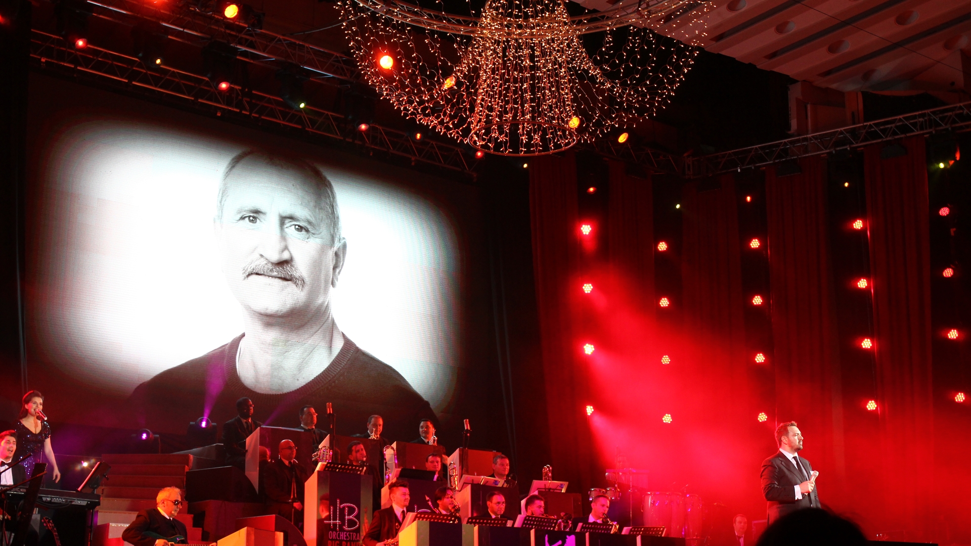 Brenciu, mesaj emotionant, cu ochii in lacrimi, pentru Serban Ionescu. Vezi ce piesa i-a dedicat la concertul de la Sala Palatului